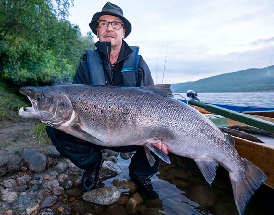 Vesa Turunen sai Tiura vaapulla (väri Korona Jaska) 13,7 kiloisen kojamon.