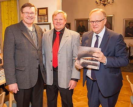 Työministeri Lauri Ihalainen toi valtioneuvoston tervehdyksen kirjan julkistamistilaisuuteen