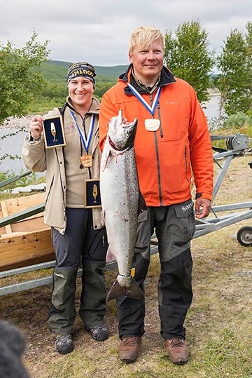 Teija Saviranta ja Tero Ronkainen voittivat Tenon Lohikuninkuuden 2015